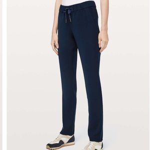 Navy Lululemon On The Fly Pant *Woven Full Length 31" Size 4